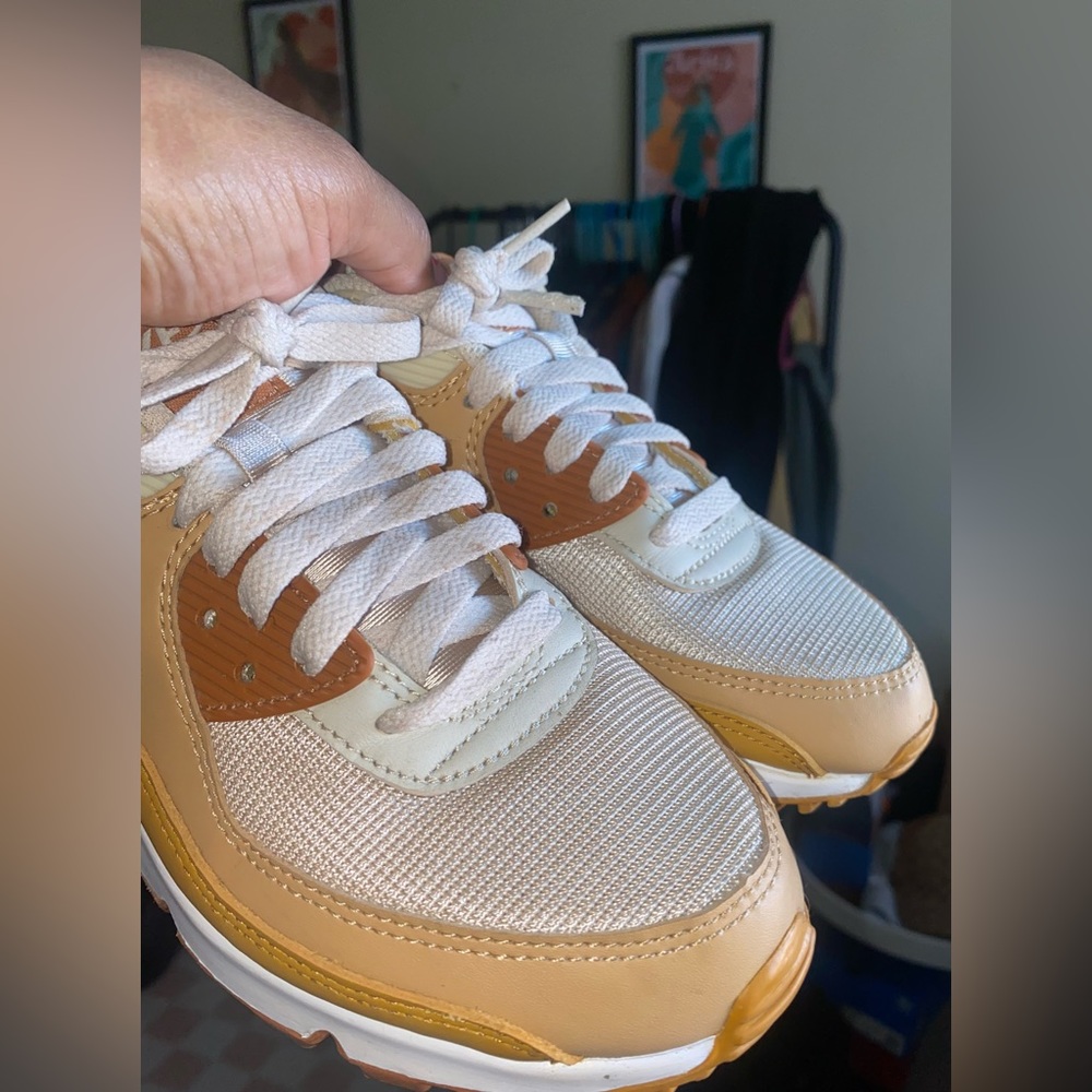 Women’s Airmax 90 Caramel colorway. - Picture 3 of 5